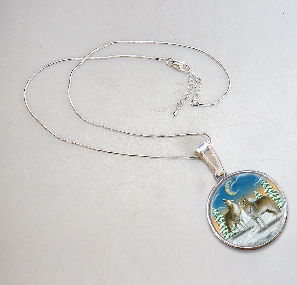 Wolves Howling Round Silver-Plated Mother of Pearl Jewelry Pendant Necklace - 44040