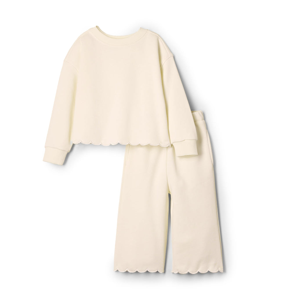 Amazon Essentials x Sofia Grainge Toddlers and Baby Girls' French Terry Sweatshirt Pant and Top Set