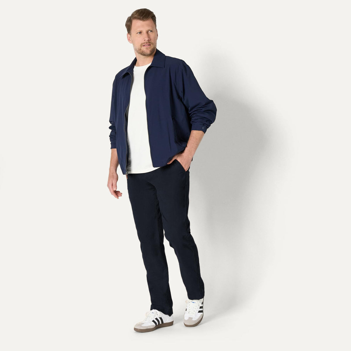 Amazon Essentials Men's Athletic-Fit Stretch Chino Pants, Casual Business Wear