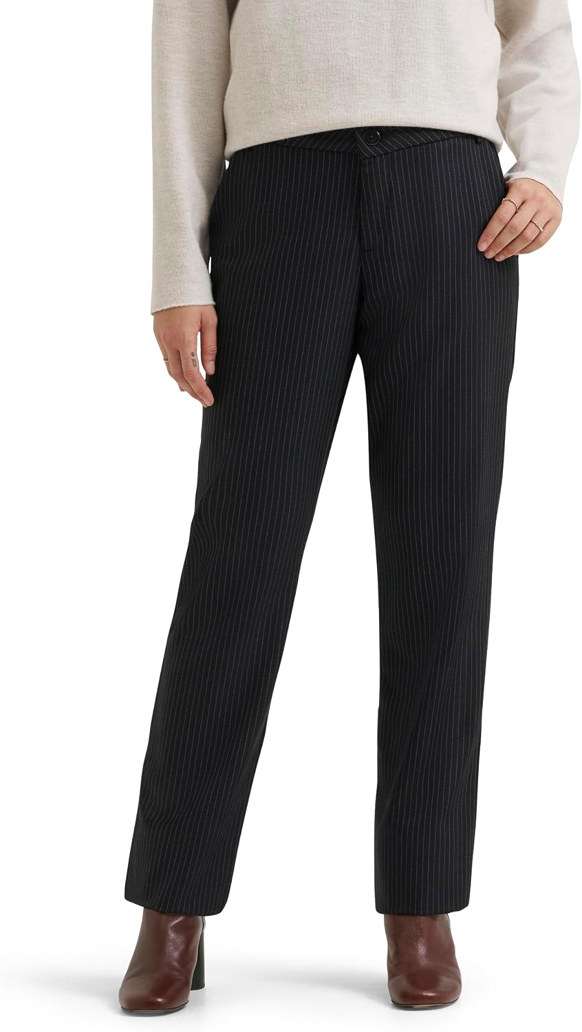 Lee Women's Wrinkle Free Relaxed Fit Straight Leg Pant