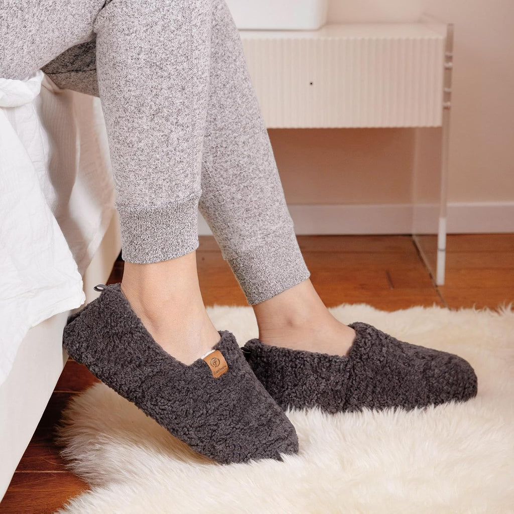 EverFoams Women’s Soft Curly Slippers Memory Foam Lightweight House Shoes