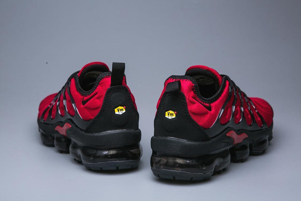 Nike Air VaporMax Plus 'University Red Black'
