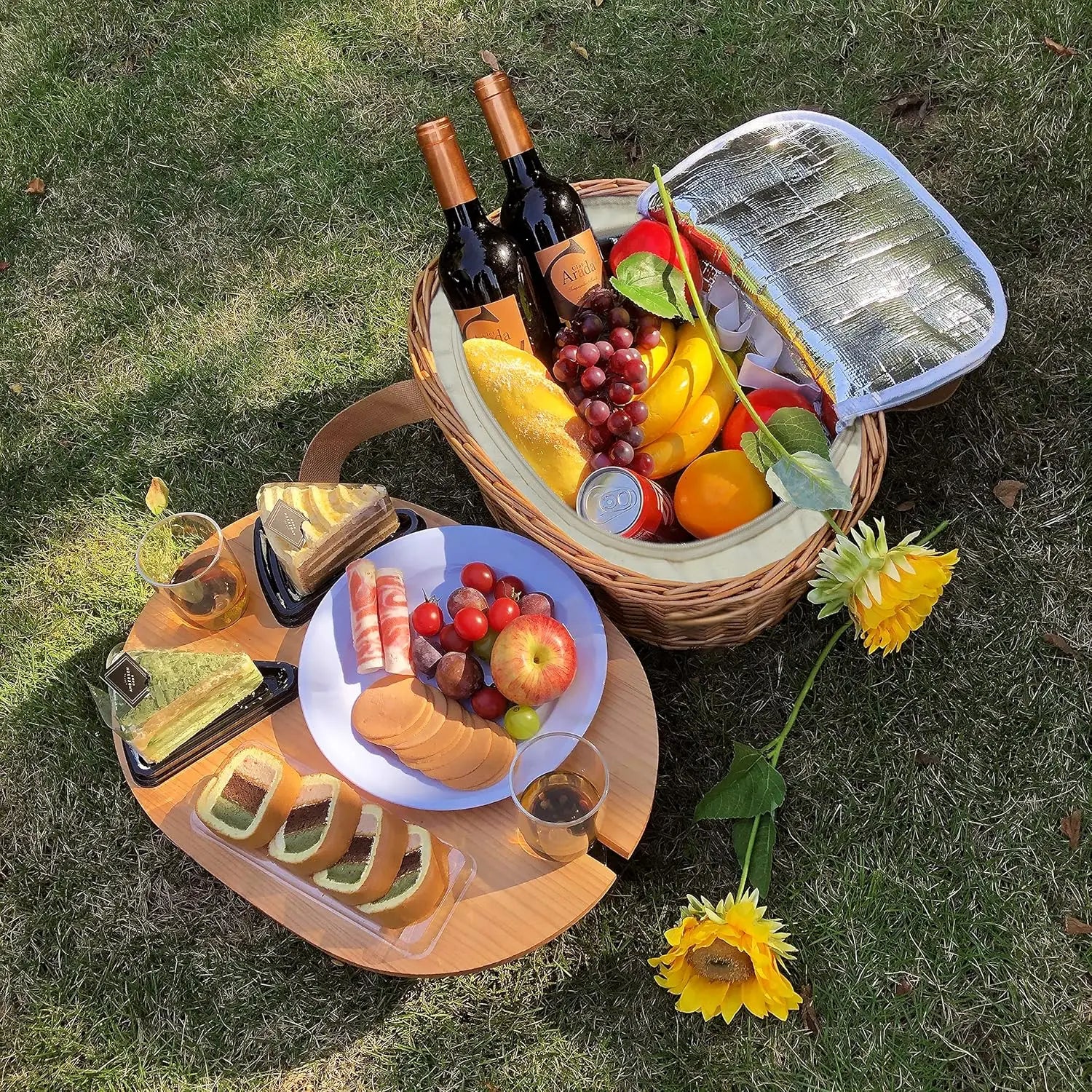 YTYIN Wicker Picnic Basket Set For Four With Insulated Cooler