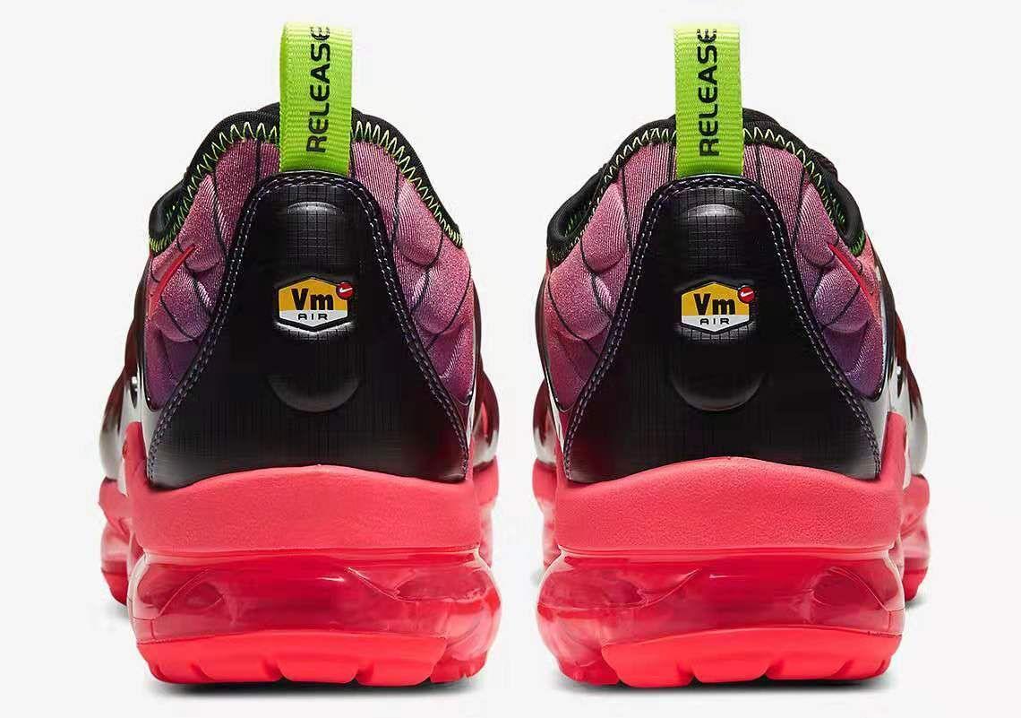 Nike Air VaporMax Plus 'Flight Pack Black Pink'