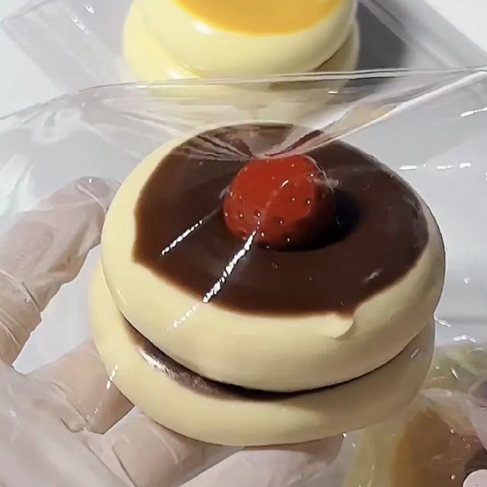 Soufflé Cream Squishy Squeeze Toy – Strawberry & Blueberry